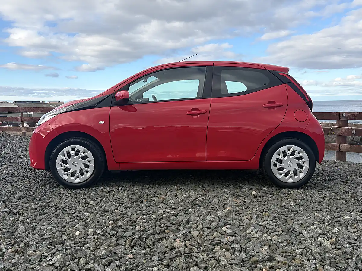 Used 2020 Toyota Aygo X-Play Red - Interior and Exterior details 8