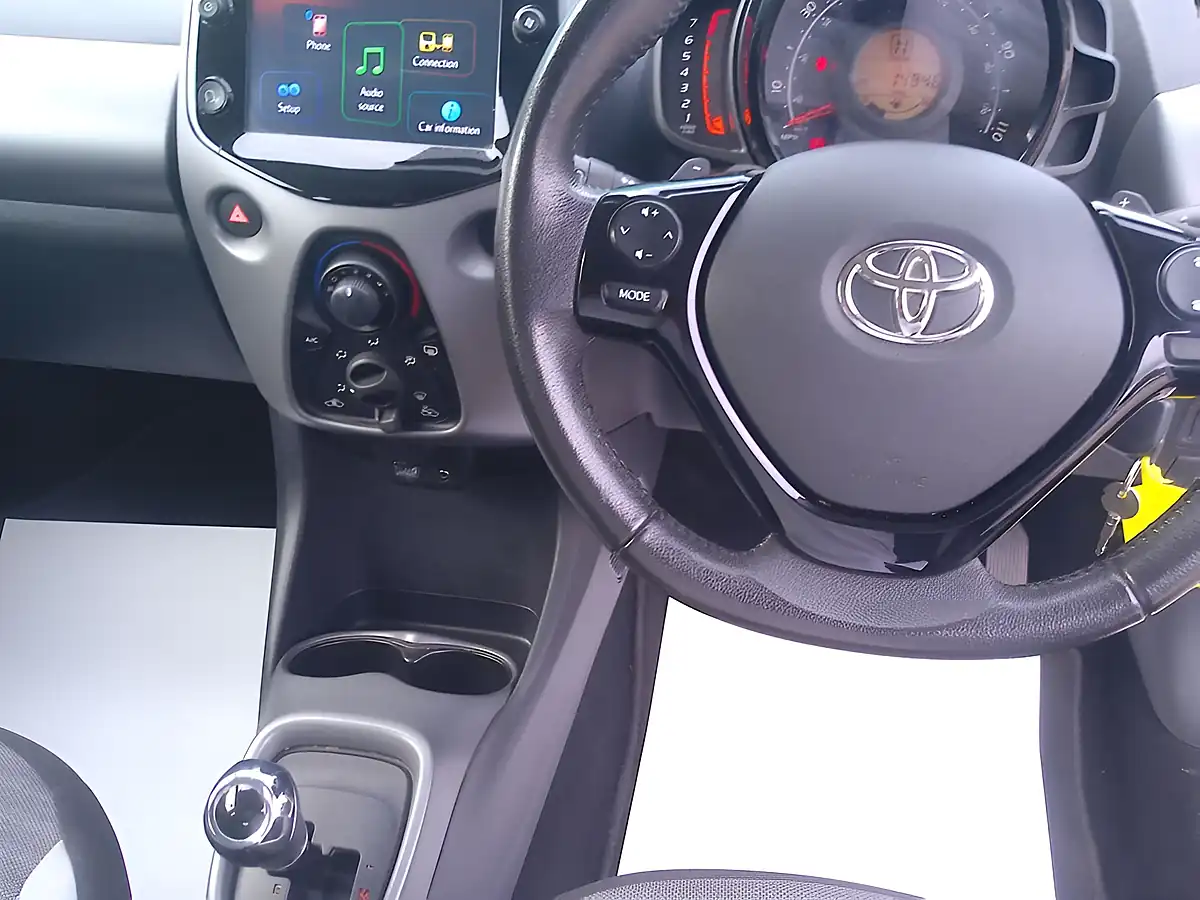 Used 2020 Toyota Aygo X-Play White - Interior and Exterior details 11