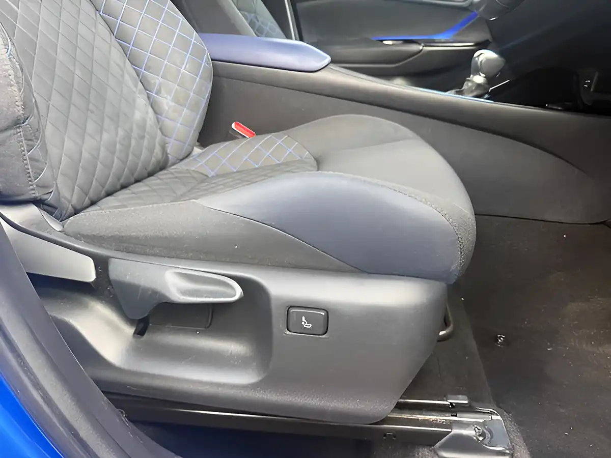Used 2020 Toyota C-Hr Dynamic Blue - Interior and Exterior details 12