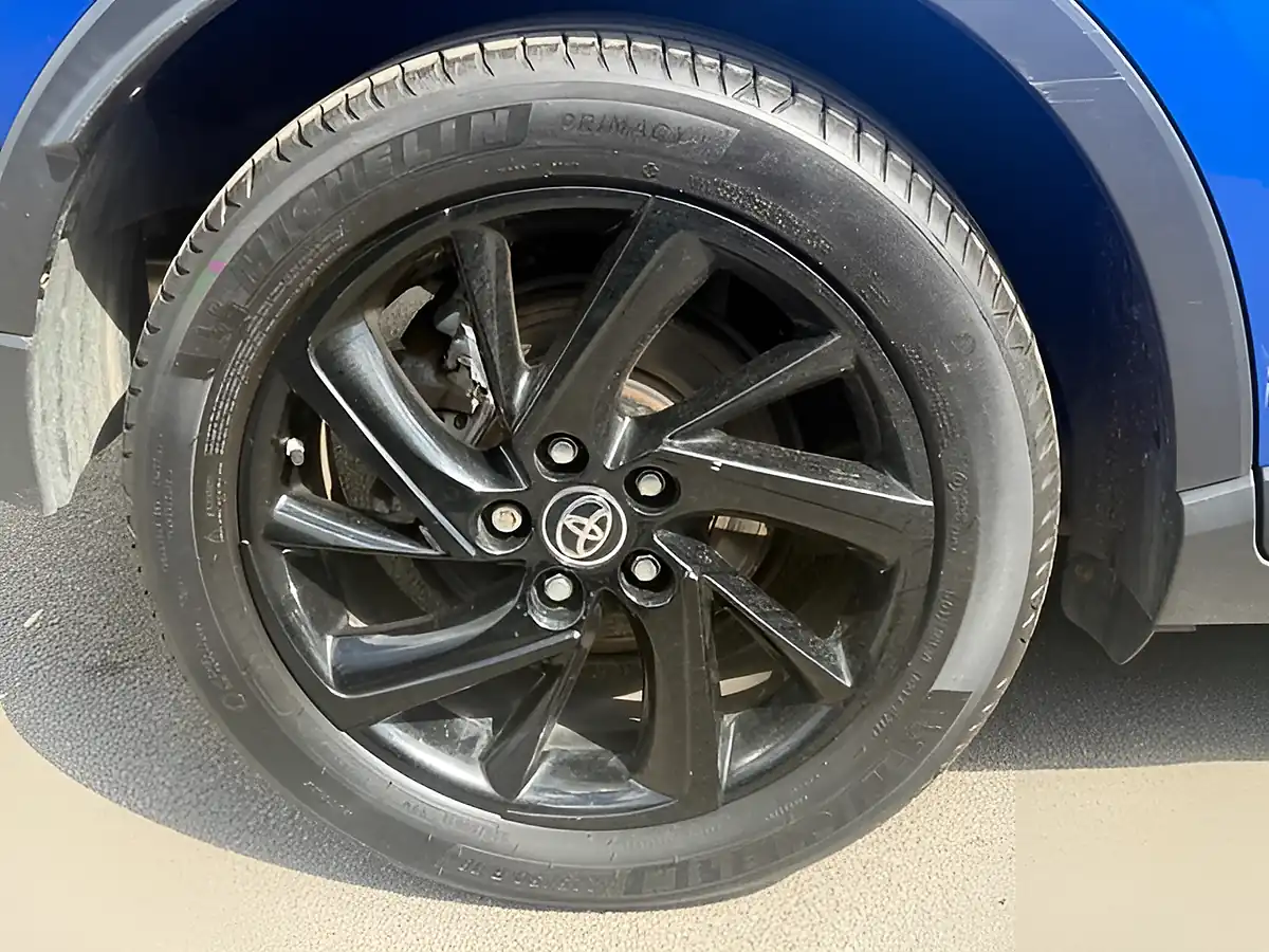 Used 2020 Toyota C-Hr Dynamic Blue - Interior and Exterior details 19