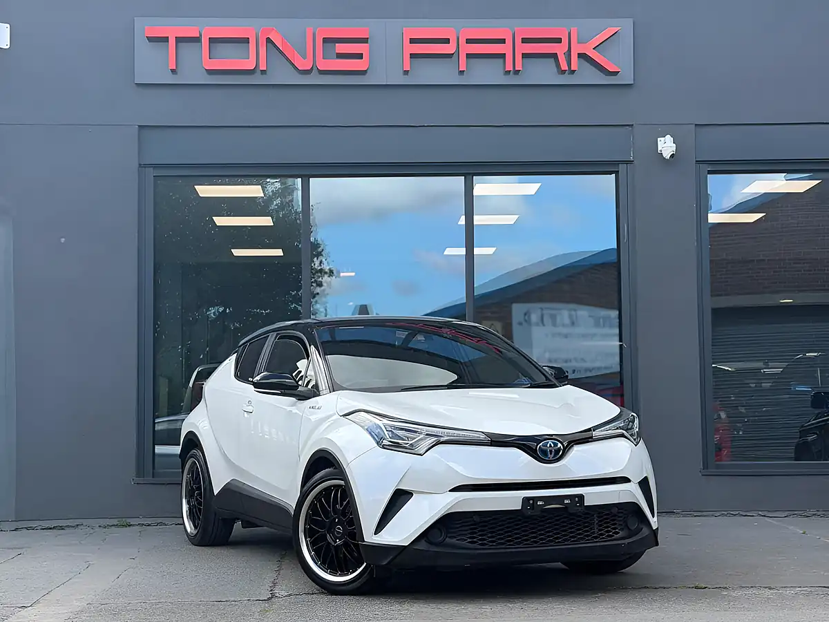Used 2020 Toyota C-Hr Icon White - Front View