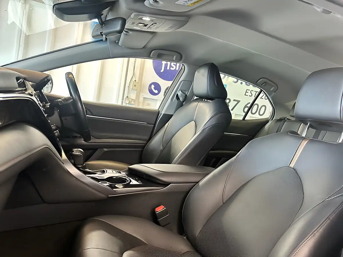 Used 2020 Toyota Camry Design Blue - Interior and Exterior details 10