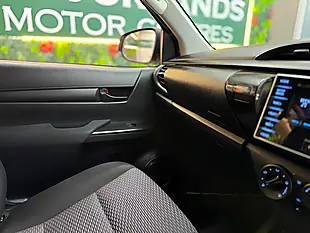Used 2020 Toyota Hilux Active 4WD Dcb White - Interior and Exterior details 11