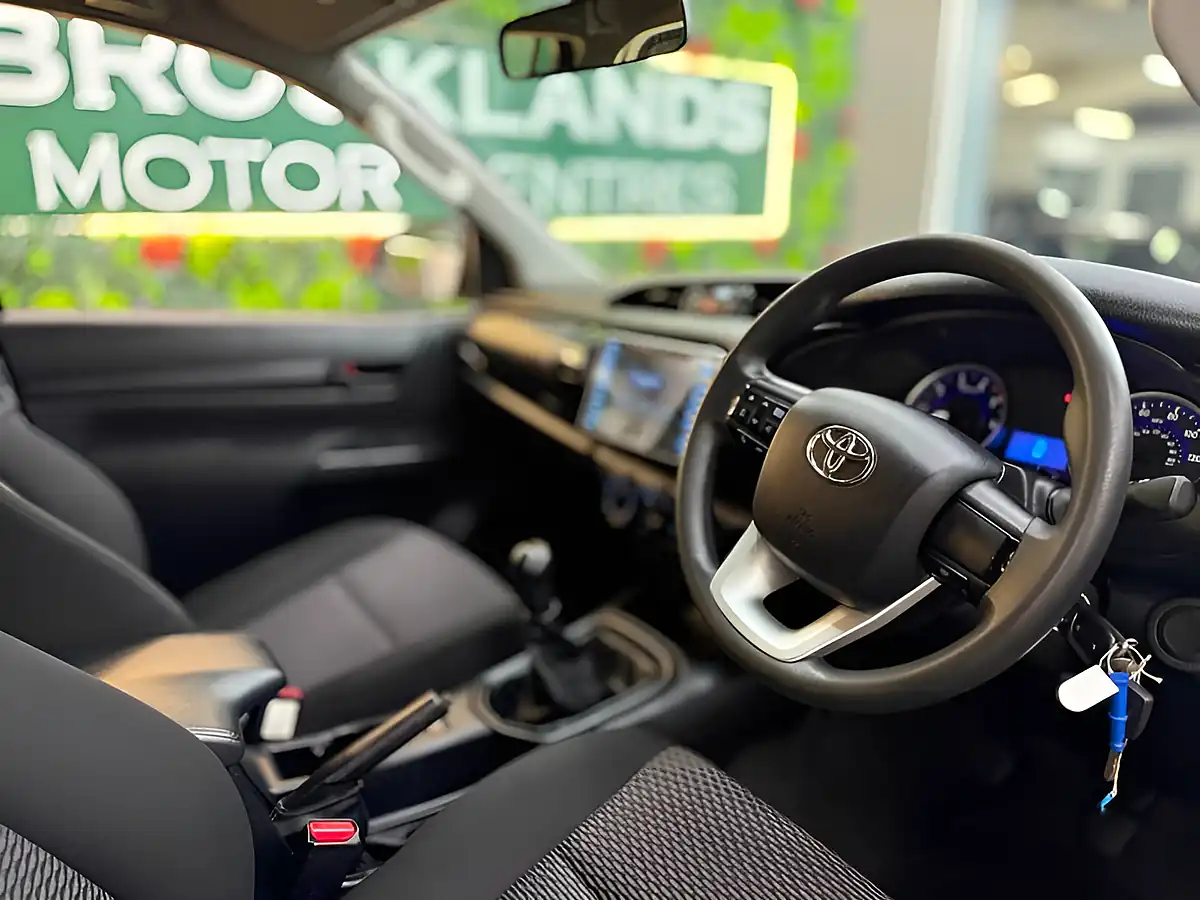 Used 2020 Toyota Hilux Active 4WD Dcb White - Interior and Exterior details 12
