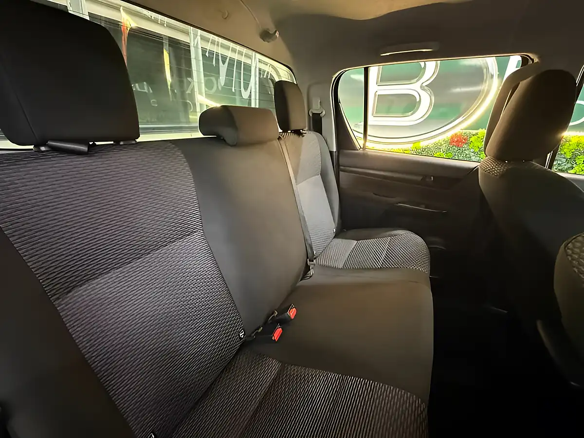 Used 2020 Toyota Hilux Active 4WD Dcb White - Interior and Exterior details 14
