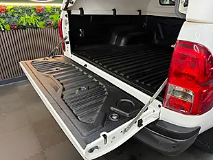 Used 2020 Toyota Hilux Active 4WD Dcb White - Interior and Exterior details 20
