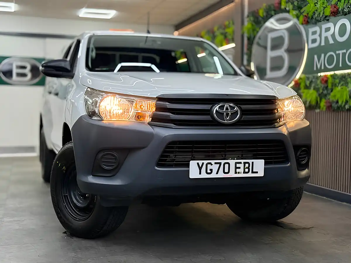 Used 2020 Toyota Hilux Active 4WD Dcb White - Interior and Exterior details 3