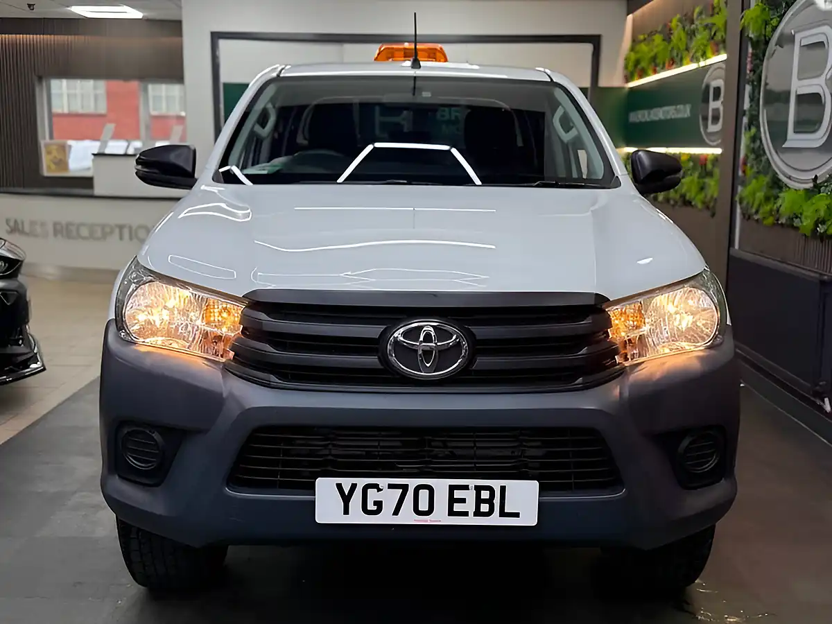 Used 2020 Toyota Hilux Active 4WD Dcb White - Interior and Exterior details 5