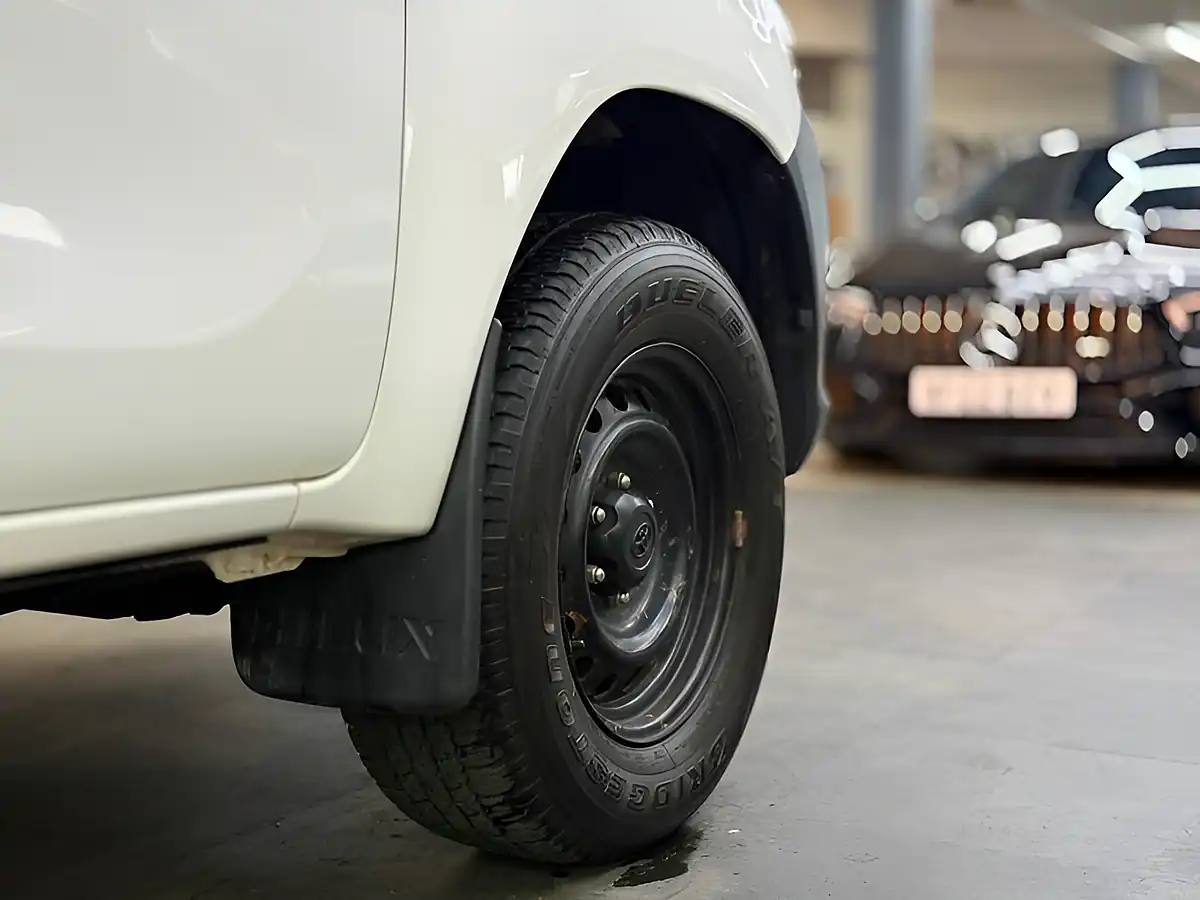 Used 2020 Toyota Hilux Active 4WD Dcb White - Interior and Exterior details 8