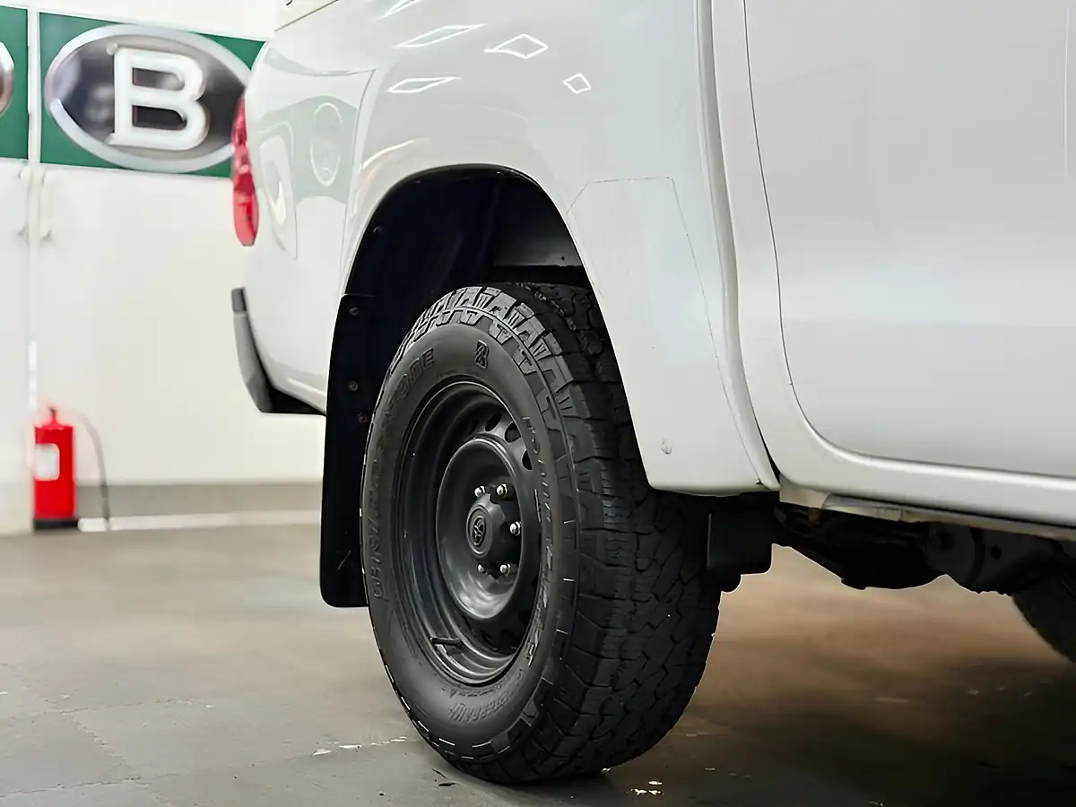 Used 2020 Toyota Hilux Active 4WD Dcb White - Interior and Exterior details 9