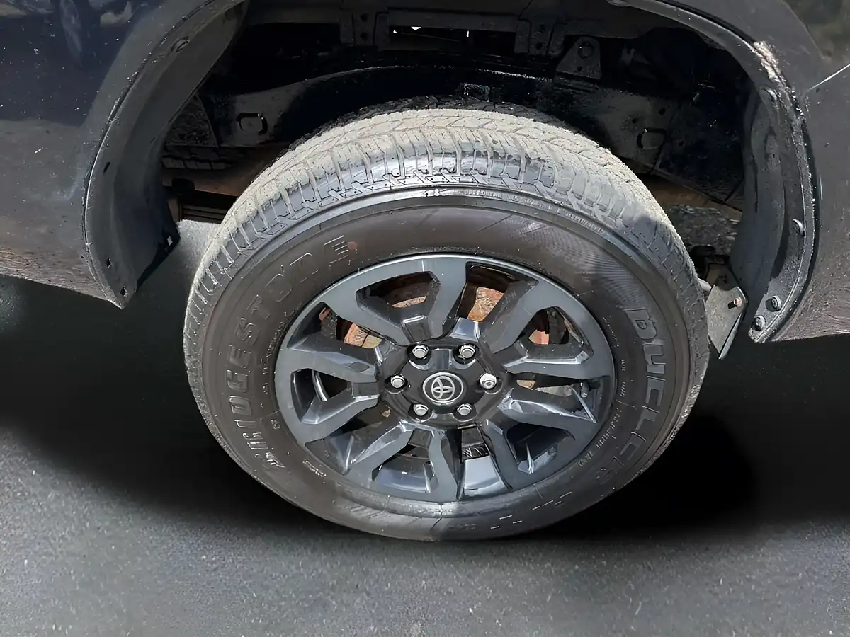 Used 2020 Toyota Hilux Active Black - Interior and Exterior details 20
