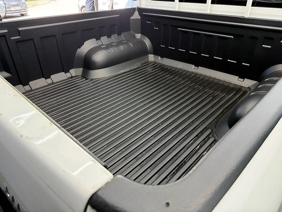 Used 2020 Toyota Hilux Active White - Interior and Exterior details 12