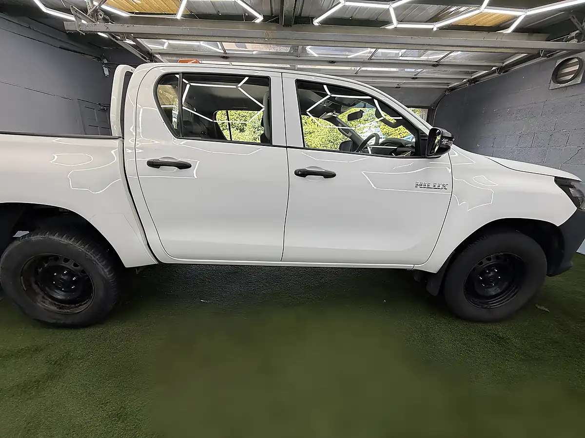 Used 2020 Toyota Hilux Active White - Interior and Exterior details 18