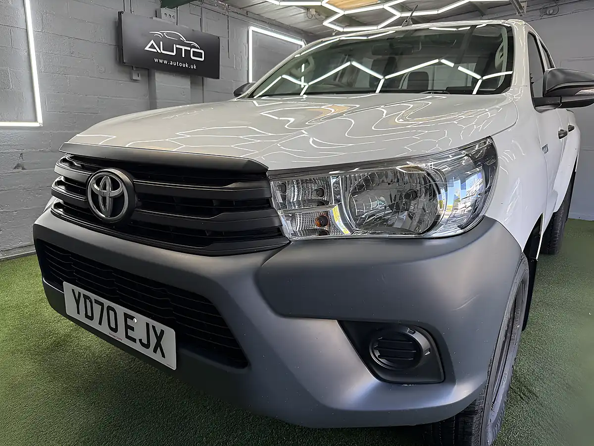Used 2020 Toyota Hilux Active White - Interior and Exterior details 20