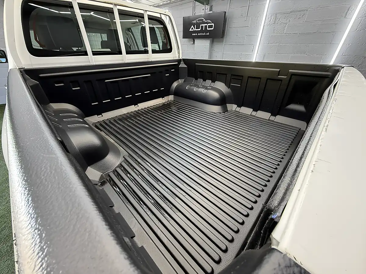 Used 2020 Toyota Hilux Active White - Interior and Exterior details 9
