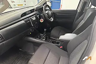 Used 2020 Toyota Hilux Active White - Interior and Exterior details 14