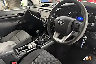 Used 2020 Toyota Hilux Active White - Interior and Exterior details 15