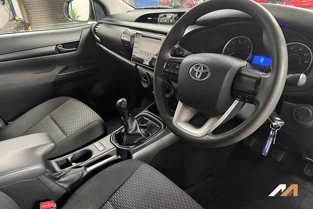 Used 2020 Toyota Hilux Active White - Interior and Exterior details 15