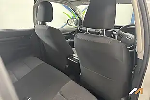 Used 2020 Toyota Hilux Active White - Interior and Exterior details 16