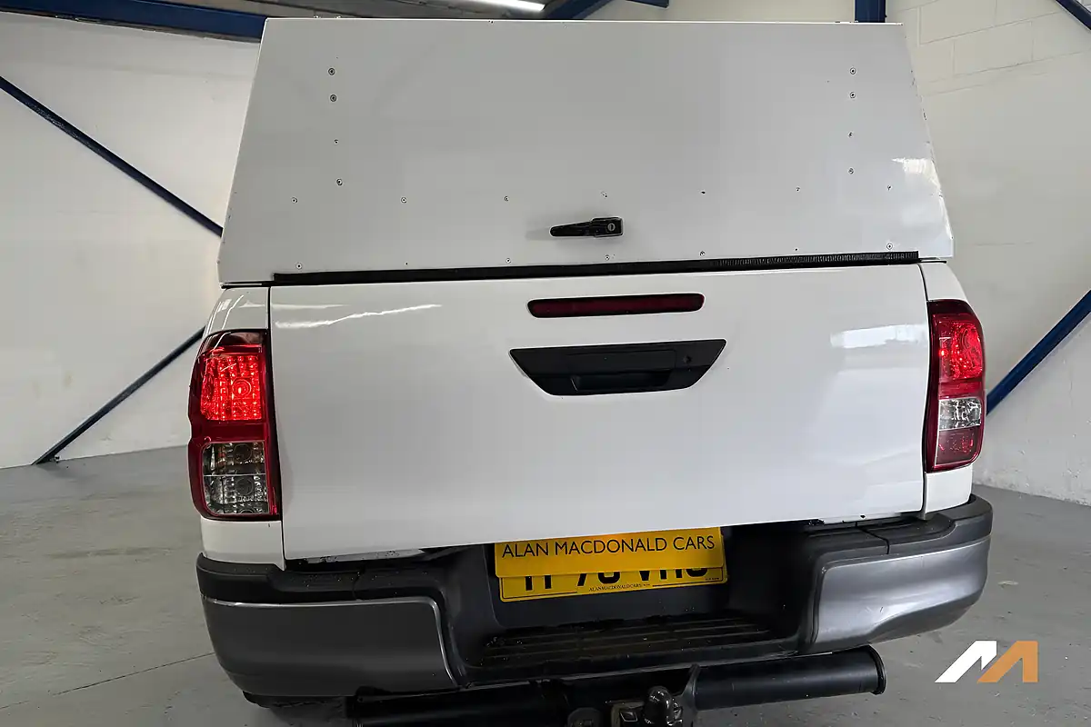 Used 2020 Toyota Hilux Active White - Interior and Exterior details 17