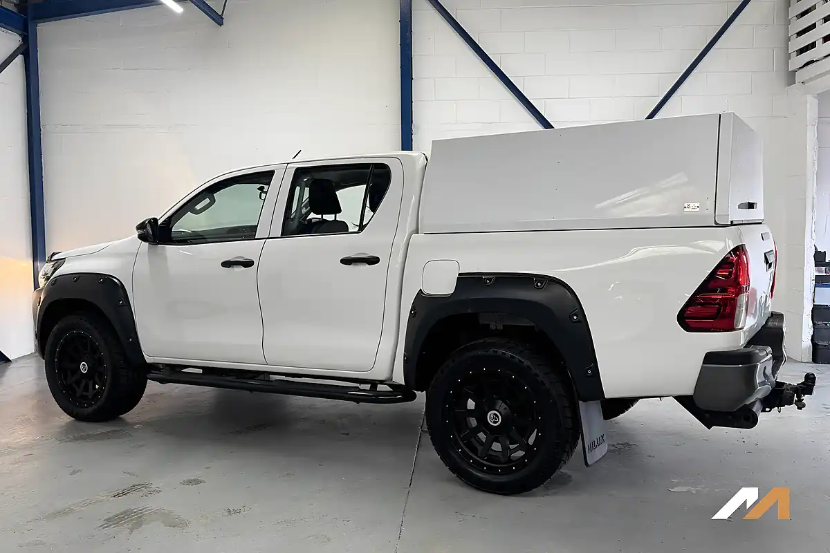 Used 2020 Toyota Hilux Active White - Interior and Exterior details 18