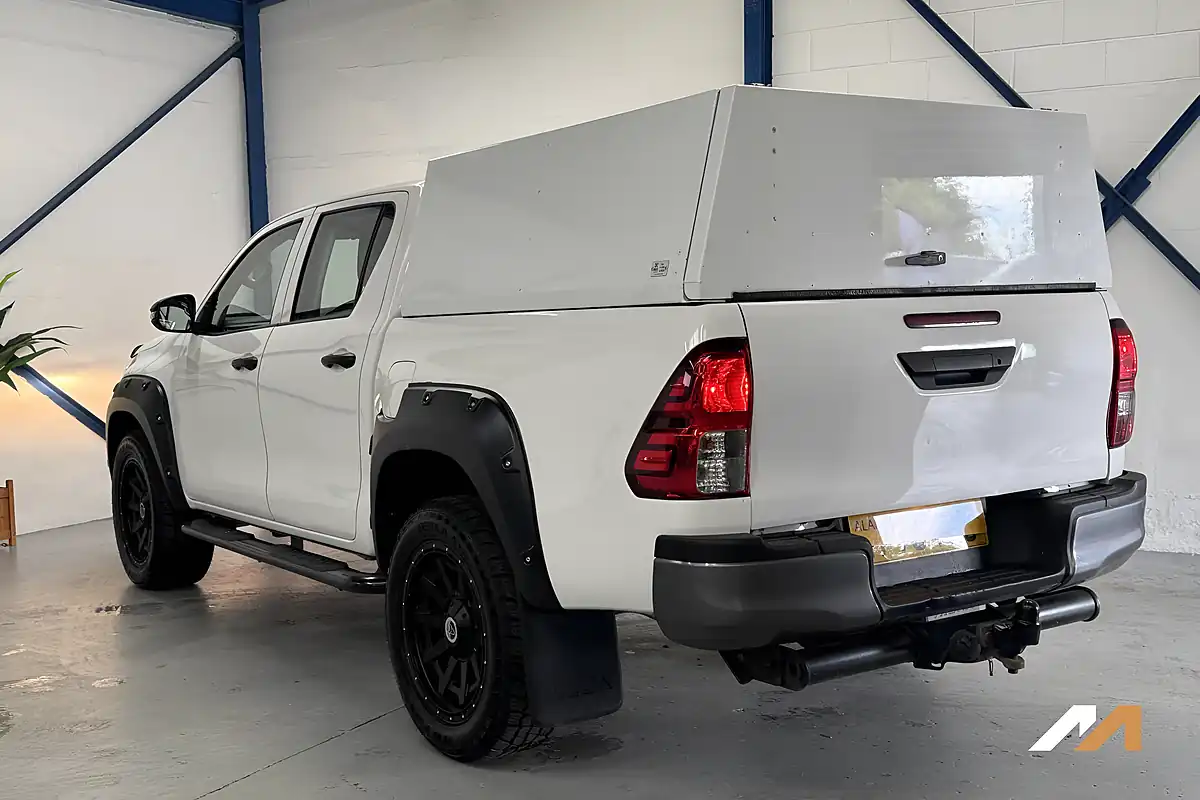 Used 2020 Toyota Hilux Active White - Interior and Exterior details 2