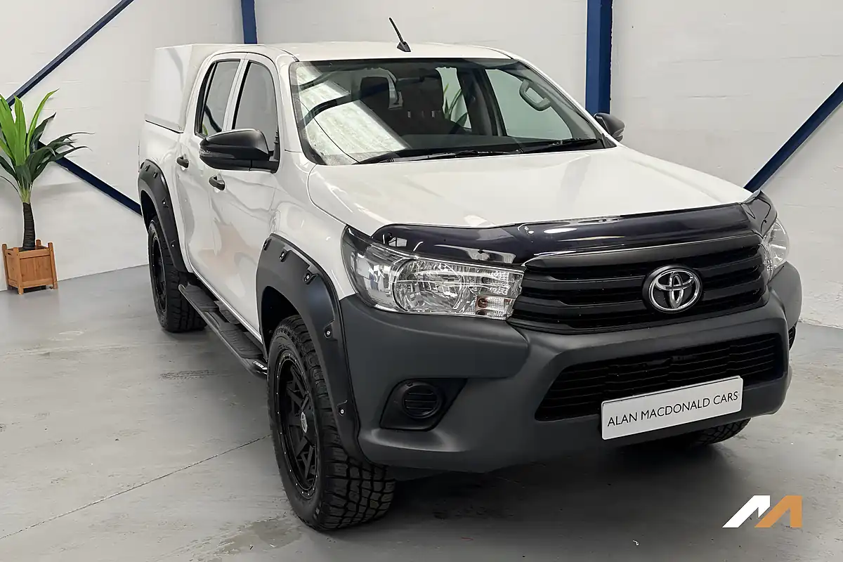 Used 2020 Toyota Hilux Active White - Interior and Exterior details 3