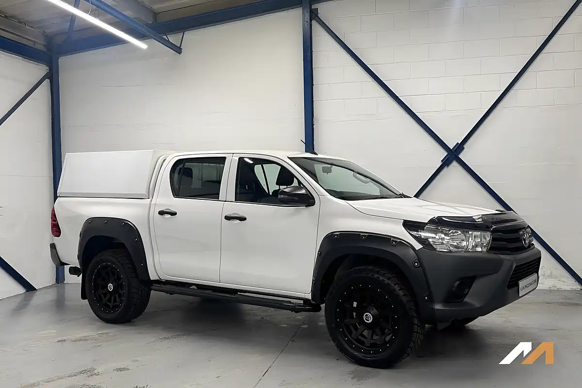 Used 2020 Toyota Hilux Active White - Interior and Exterior details 5