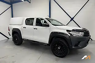 Used 2020 Toyota Hilux Active White - Interior and Exterior details 7