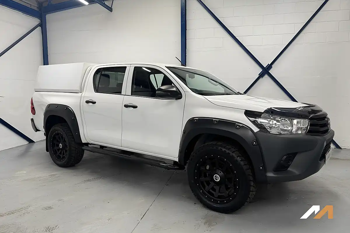 Used 2020 Toyota Hilux Active White - Interior and Exterior details 7