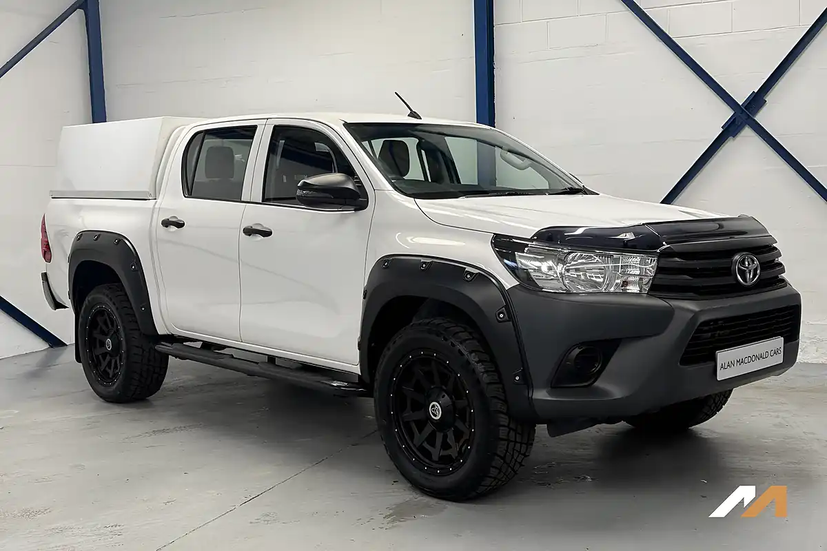 Used 2020 Toyota Hilux Active White - Interior and Exterior details 8
