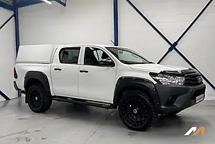 Used 2020 Toyota Hilux Active White - Interior and Exterior details 9