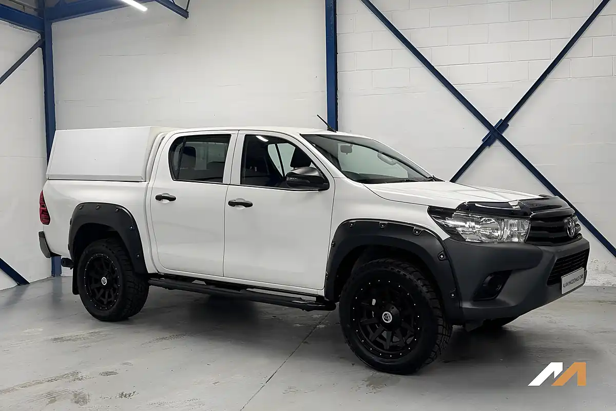 Used 2020 Toyota Hilux Active White - Interior and Exterior details 9