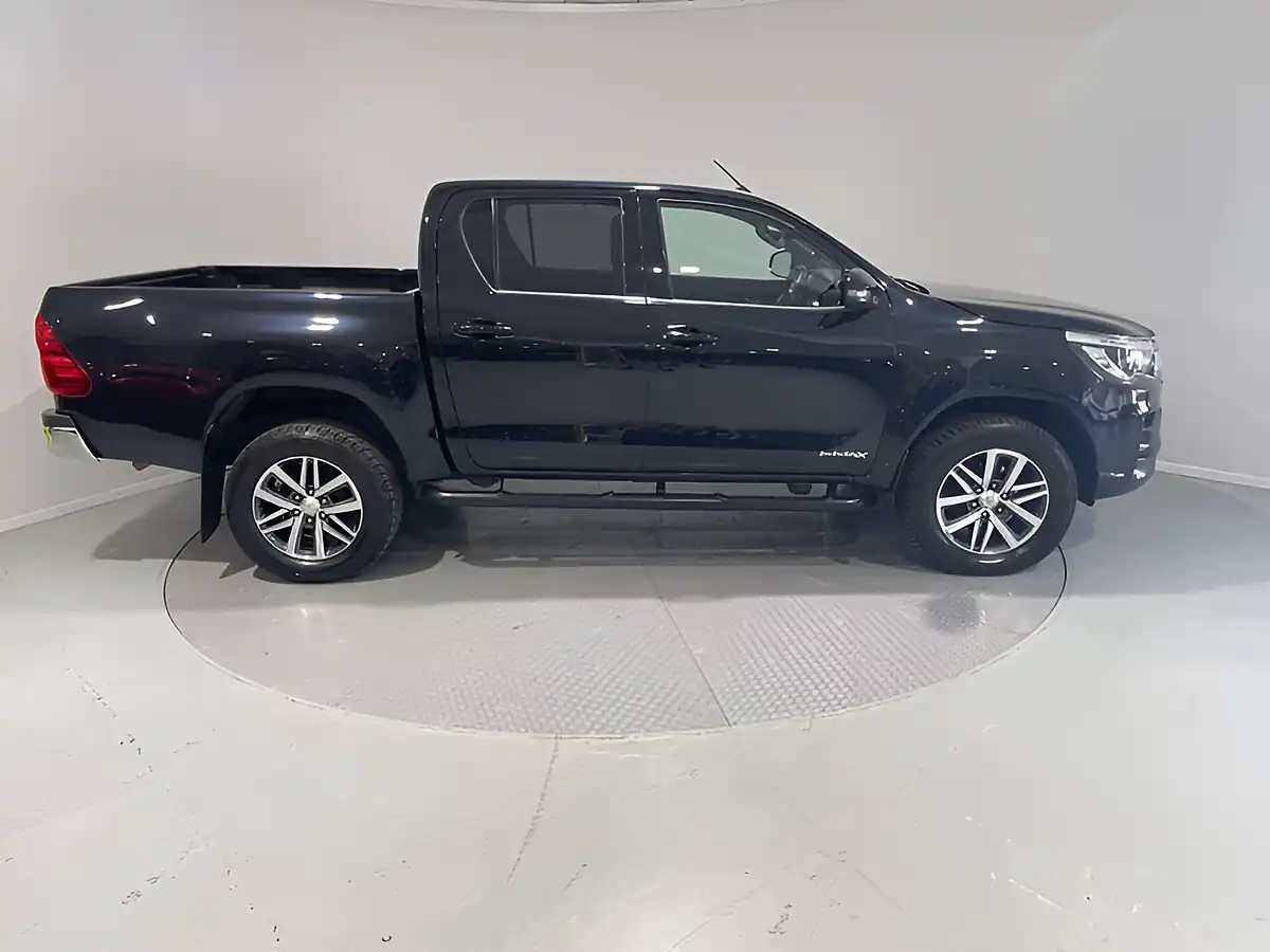 Used 2020 Toyota Hilux Hi-Luxury Invincible X Black - Interior and Exterior details 7