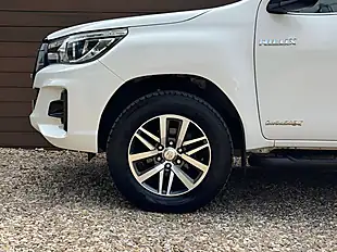 Used 2020 Toyota Hilux Hi-Luxury Invincible X White - Interior and Exterior details 10
