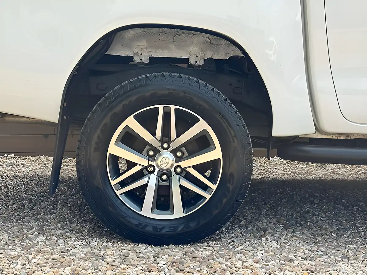 Used 2020 Toyota Hilux Hi-Luxury Invincible X White - Interior and Exterior details 13