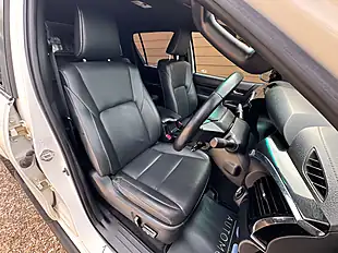 Used 2020 Toyota Hilux Hi-Luxury Invincible X White - Interior and Exterior details 14
