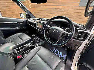 Used 2020 Toyota Hilux Hi-Luxury Invincible X White - Interior and Exterior details 16