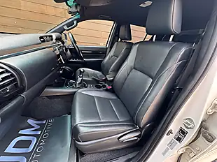 Used 2020 Toyota Hilux Hi-Luxury Invincible X White - Interior and Exterior details 17