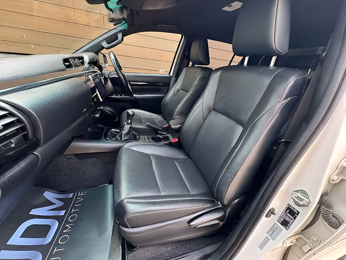 Used 2020 Toyota Hilux Hi-Luxury Invincible X White - Interior and Exterior details 17