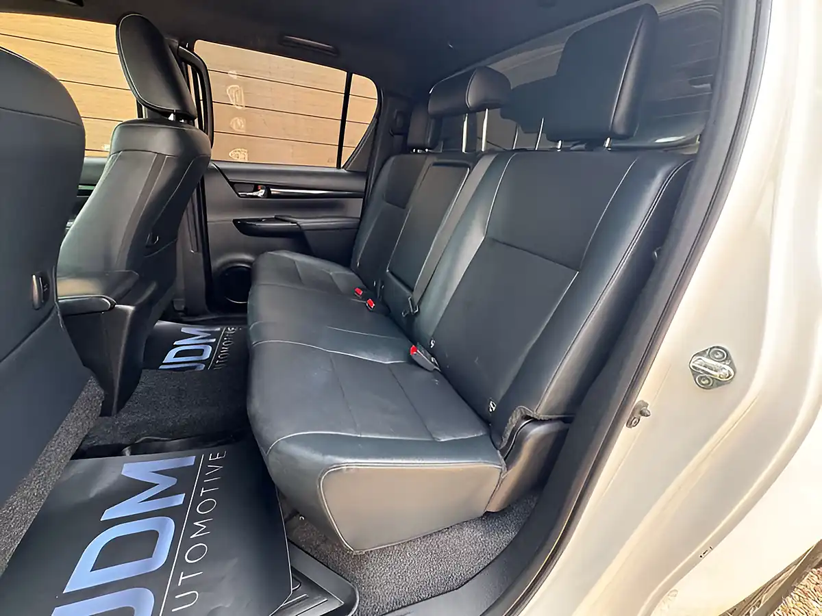 Used 2020 Toyota Hilux Hi-Luxury Invincible X White - Interior and Exterior details 18