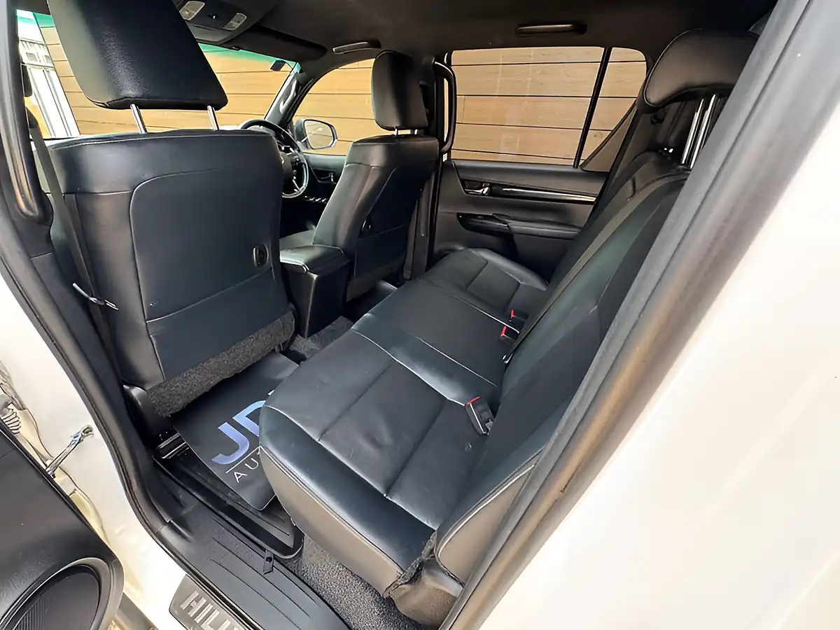 Used 2020 Toyota Hilux Hi-Luxury Invincible X White - Interior and Exterior details 19