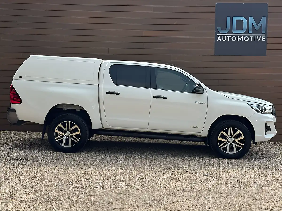 Used 2020 Toyota Hilux Hi-Luxury Invincible X White - Interior and Exterior details 2