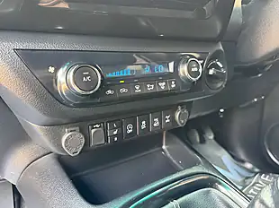 Used 2020 Toyota Hilux Hi-Luxury Invincible X White - Interior and Exterior details 20