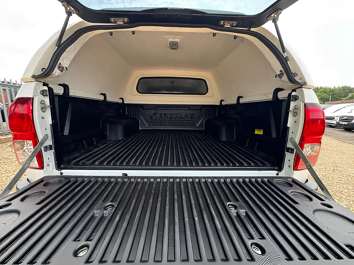 Used 2020 Toyota Hilux Hi-Luxury Invincible X White - Interior and Exterior details 6