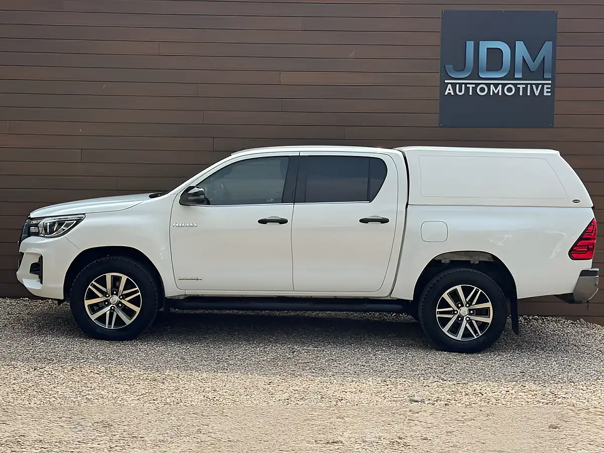 Used 2020 Toyota Hilux Hi-Luxury Invincible X White - Interior and Exterior details 8