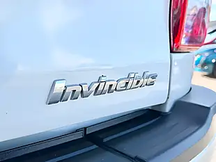 Used 2020 Toyota Hilux Invincible Pure White - Interior and Exterior details 13