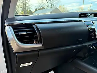 Used 2020 Toyota Hilux Invincible Pure White - Interior and Exterior details 17