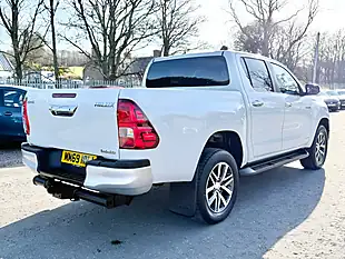Used 2020 Toyota Hilux Invincible Pure White - Interior and Exterior details 5