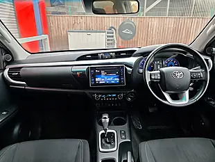 Used 2020 Toyota Hilux Invincible White - Interior and Exterior details 10